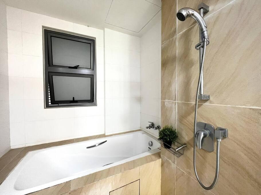 Apartment Molek Pine, Opulence By Antlerzone Johor Bahru