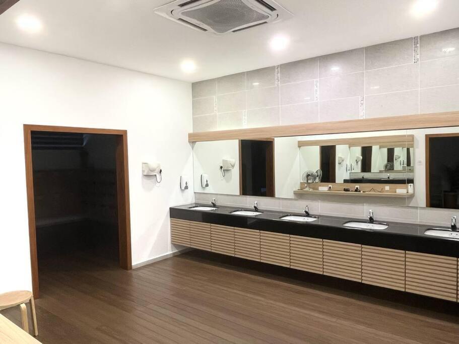 Molek Pine, Opulence By Antlerzone Johor Bahru